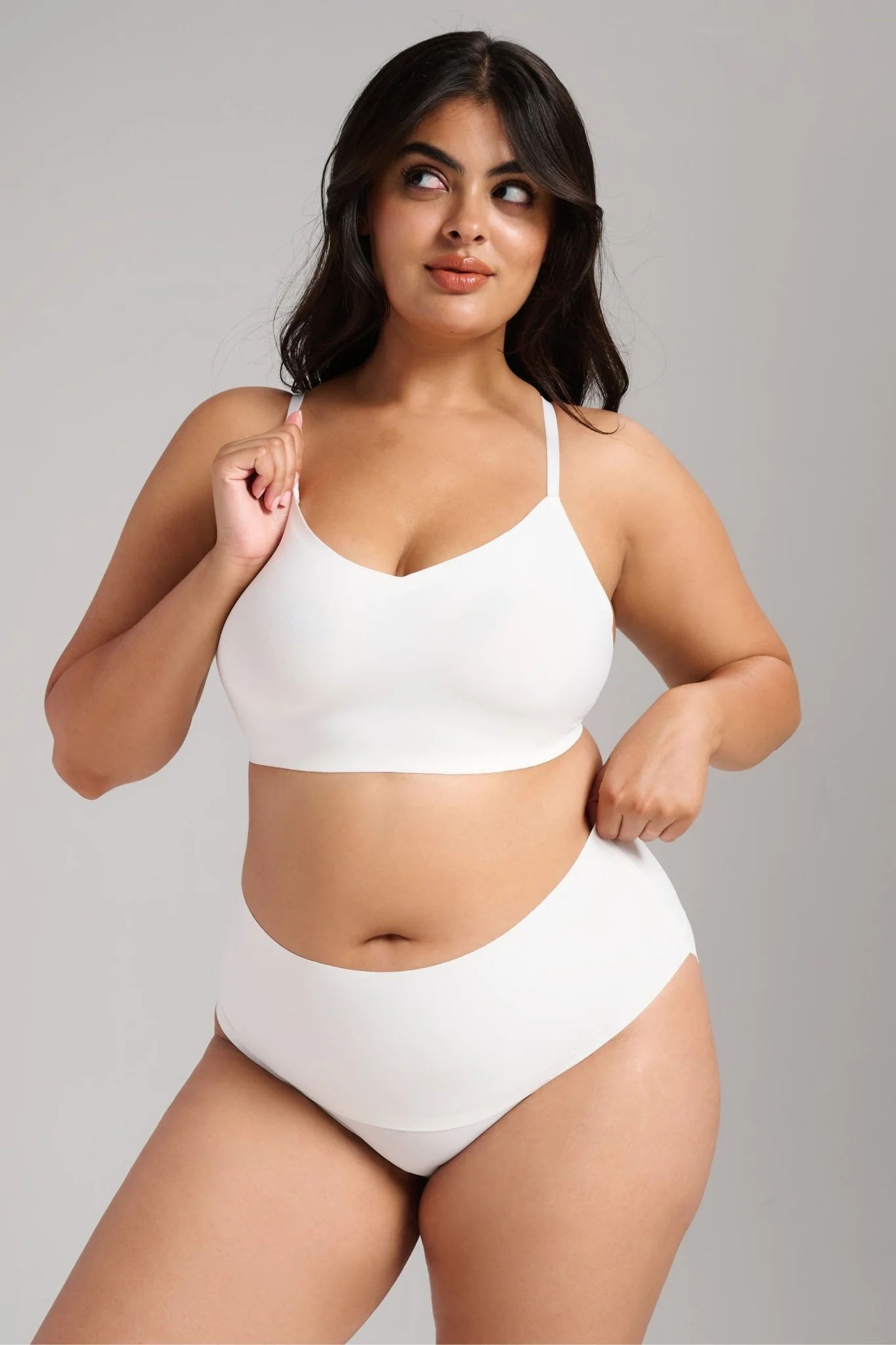 Invisible V-Neck Non-Padded Bra - Image 25
