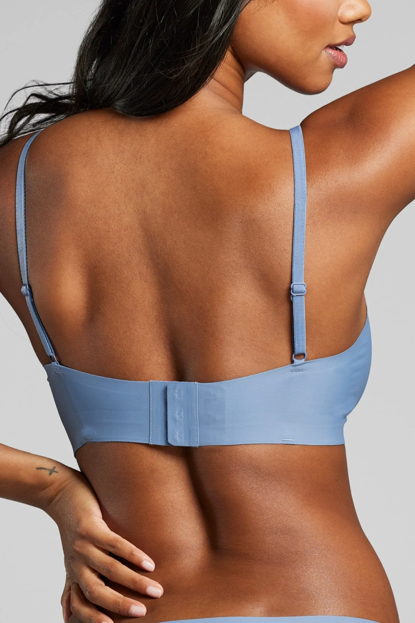 Invisible V-Neck Non-Padded Bra - Image 3