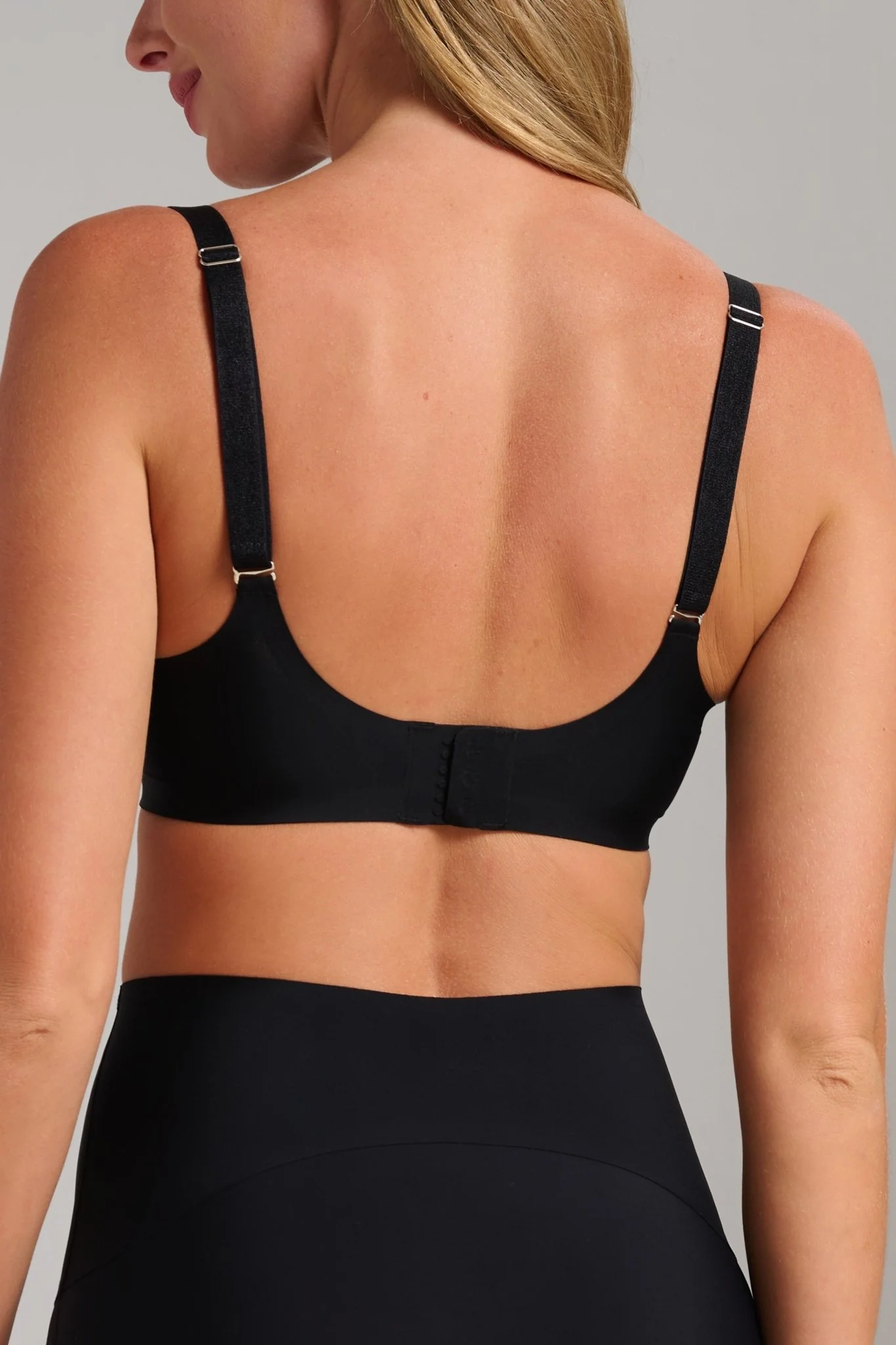 Invisible V-Neck Bra - Image 15