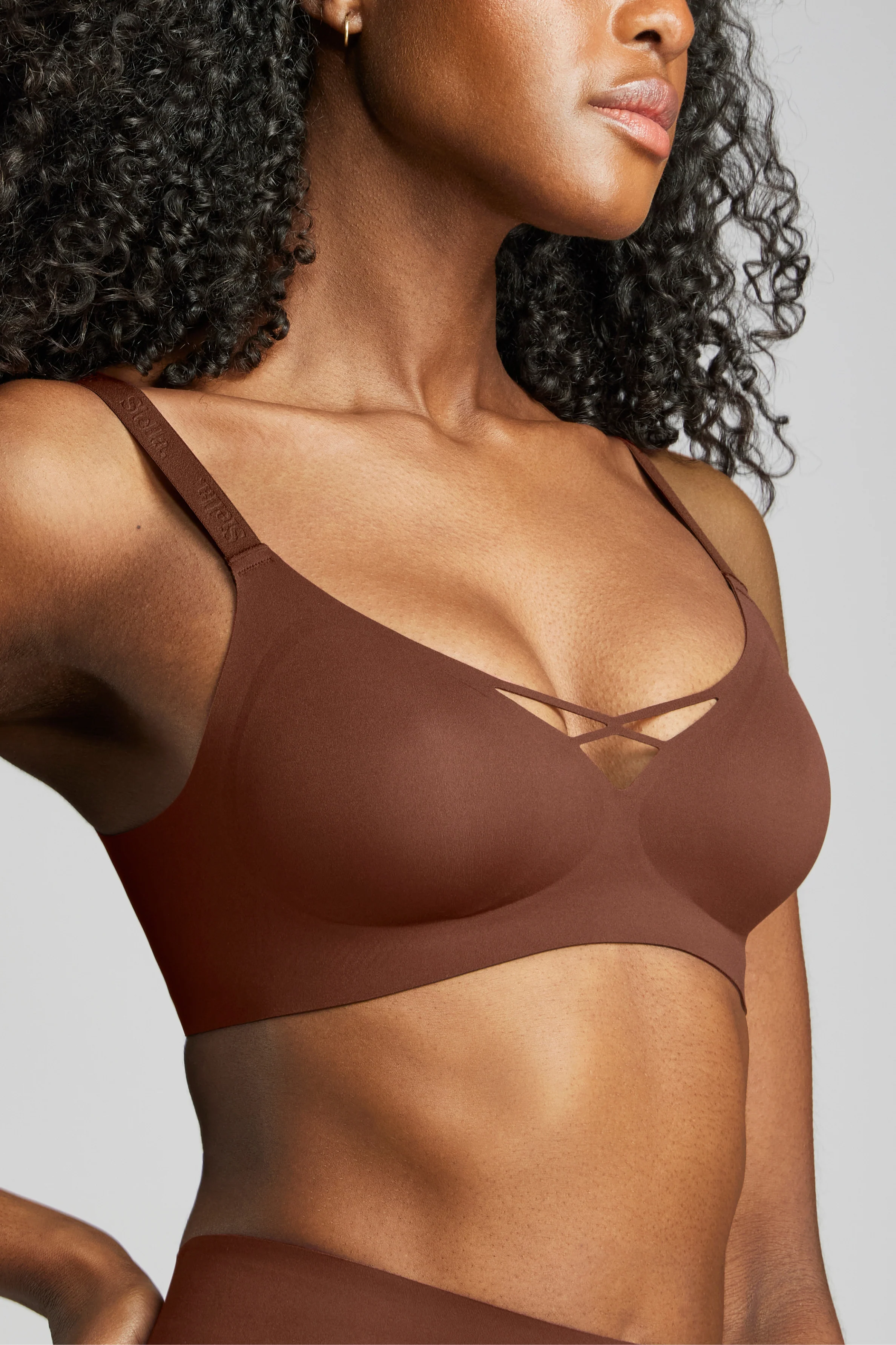 No-Show V-Neck Bra - Image 20