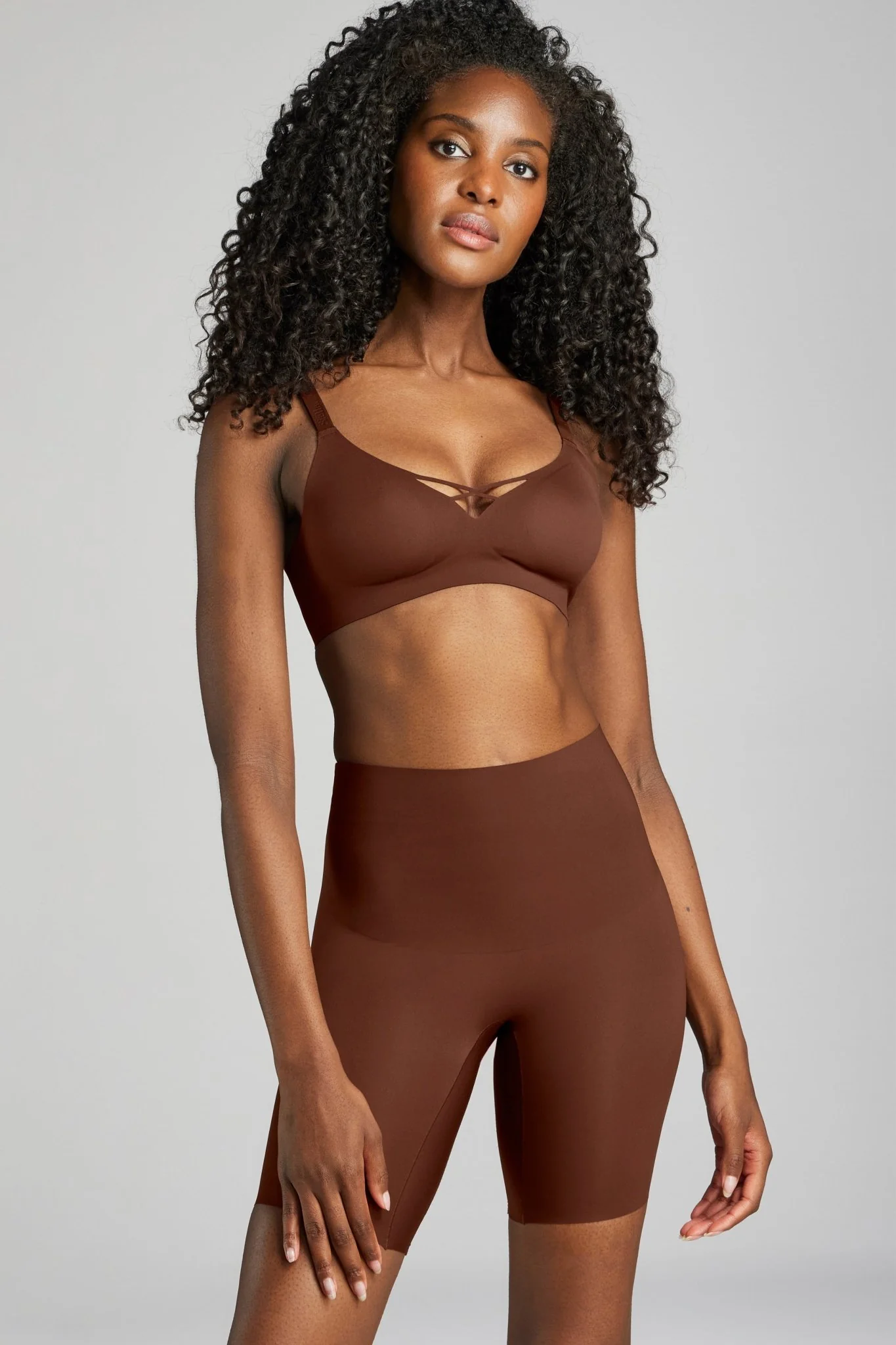 No-Show V-Neck Bra - Image 23