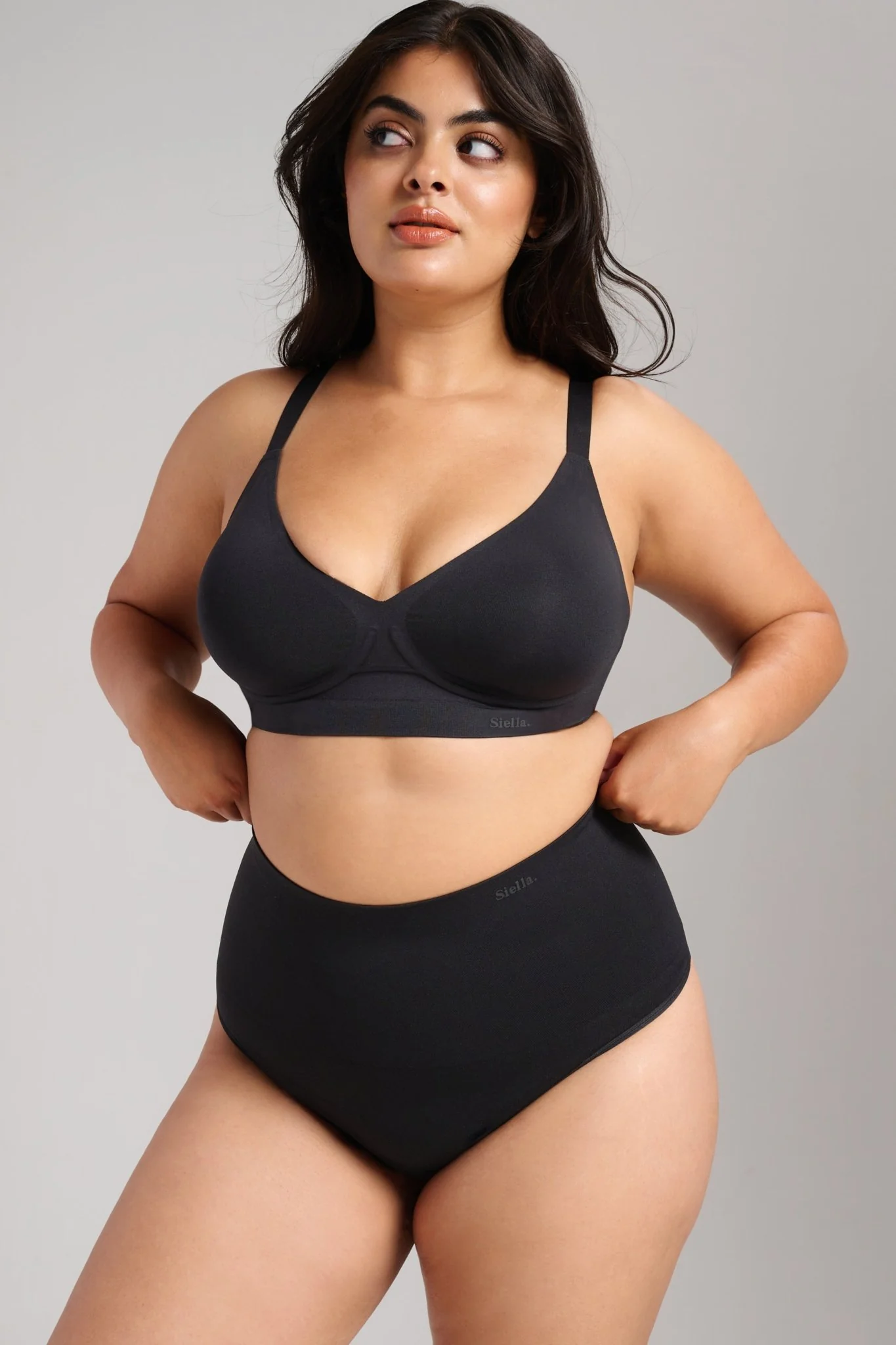 Sculpt V-Neck Bra - Image 15